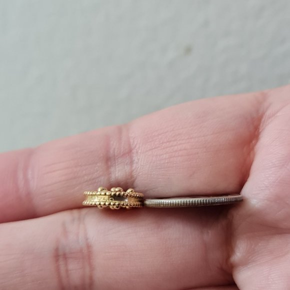 Beautiful necklace with designer inspired pendant - Picture 12 of 15